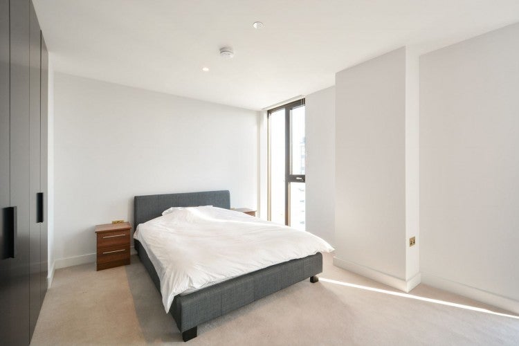 Flat Chandlers Avenue in Greater London