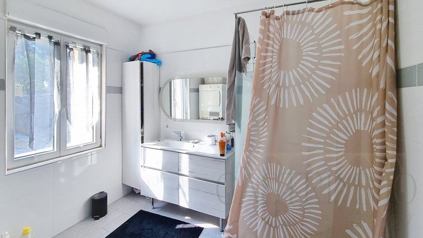 Flat Grand Rue Louis Bouis in Sussargues