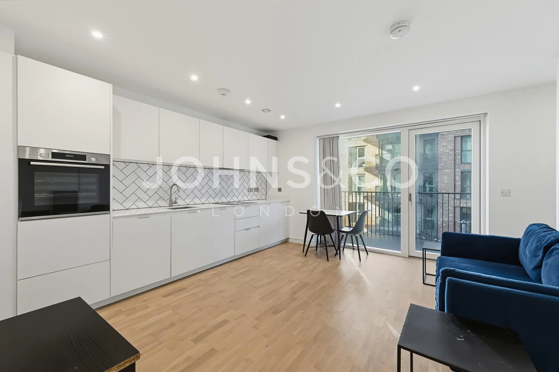 Flat Greenleaf Walk in Greater London
