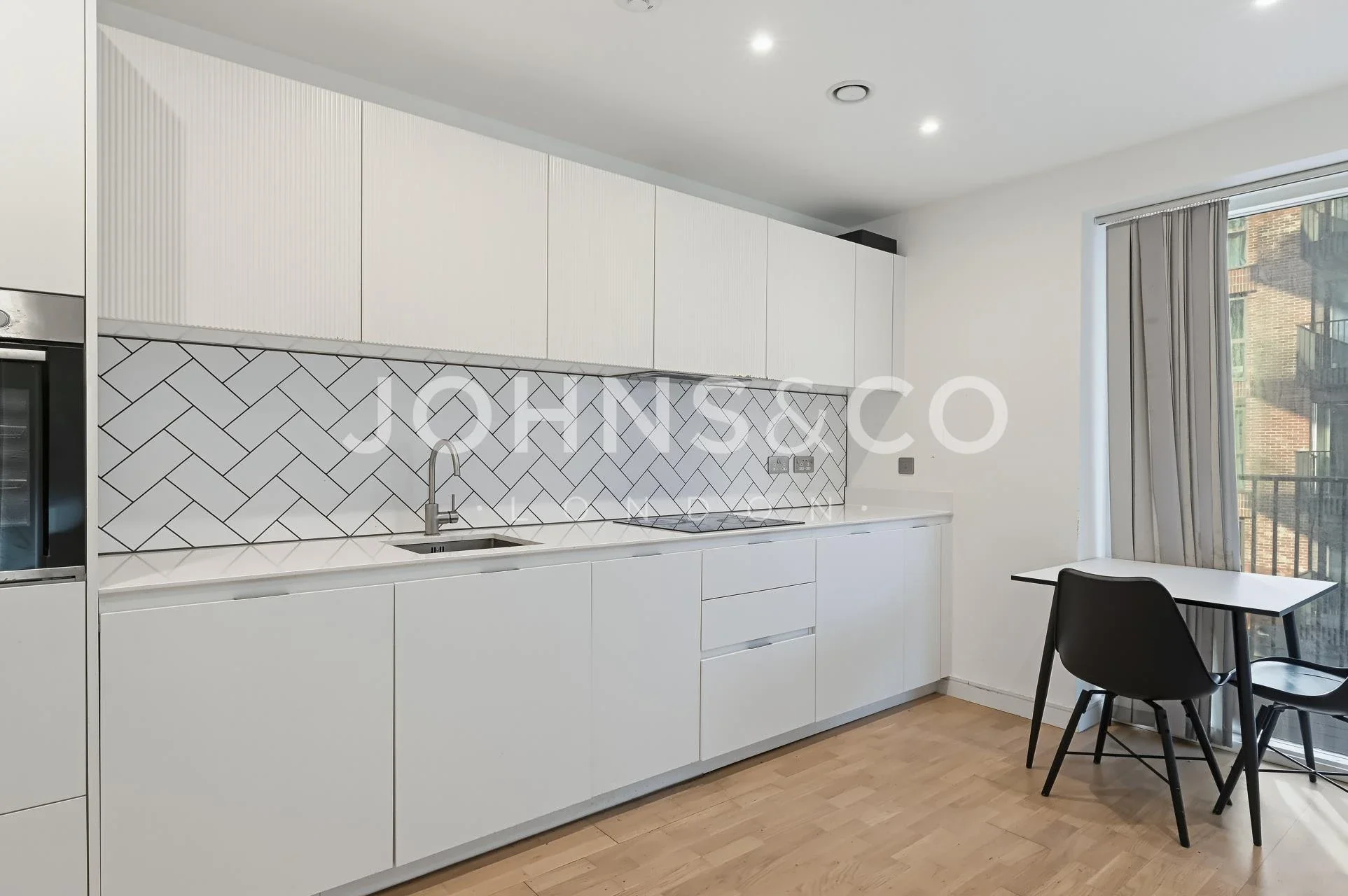Flat Greenleaf Walk in Greater London