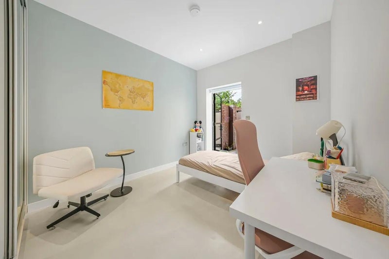 Flat Hampshire Street in Greater London