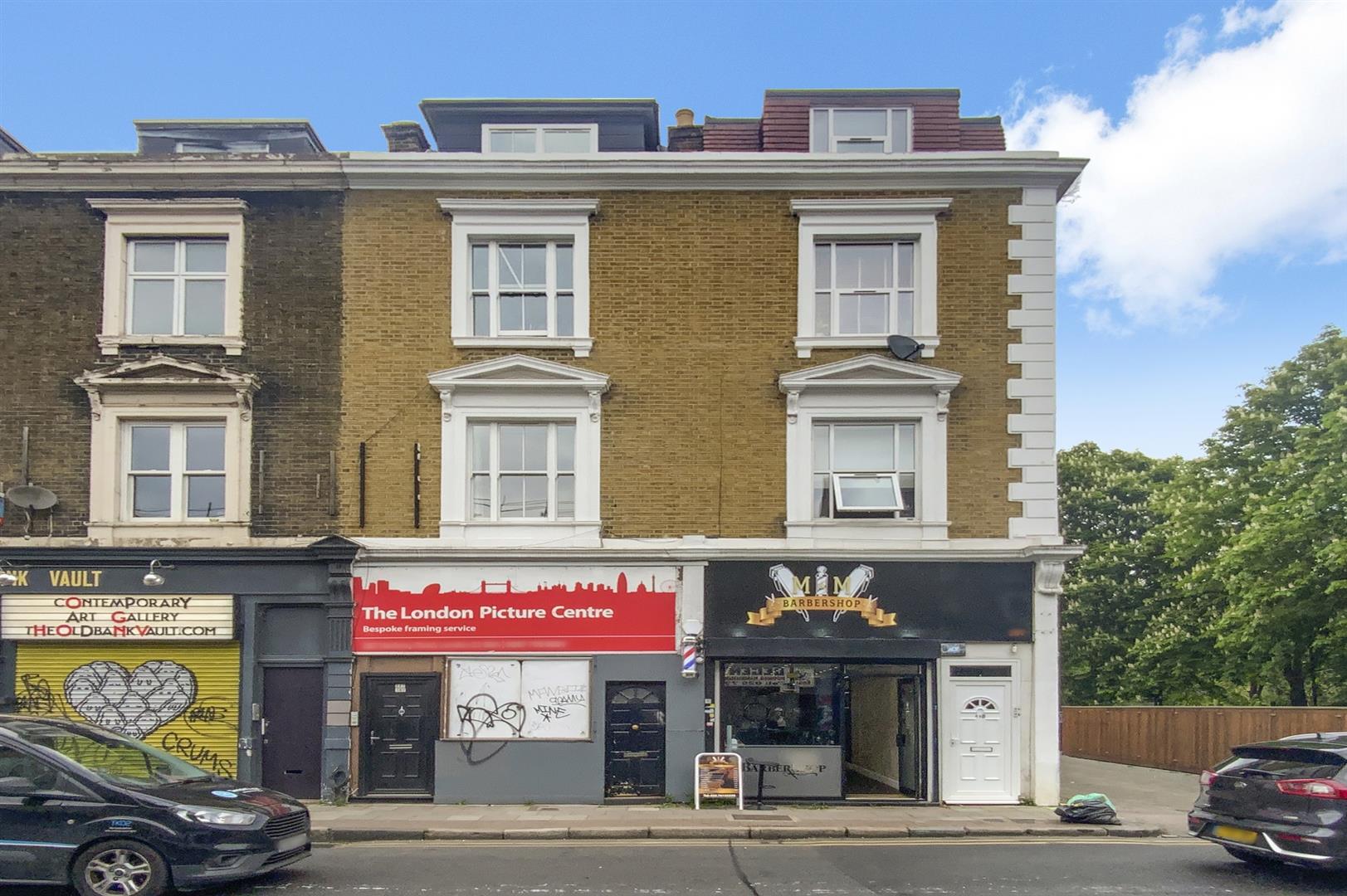 Flat Hackney Road in Greater London