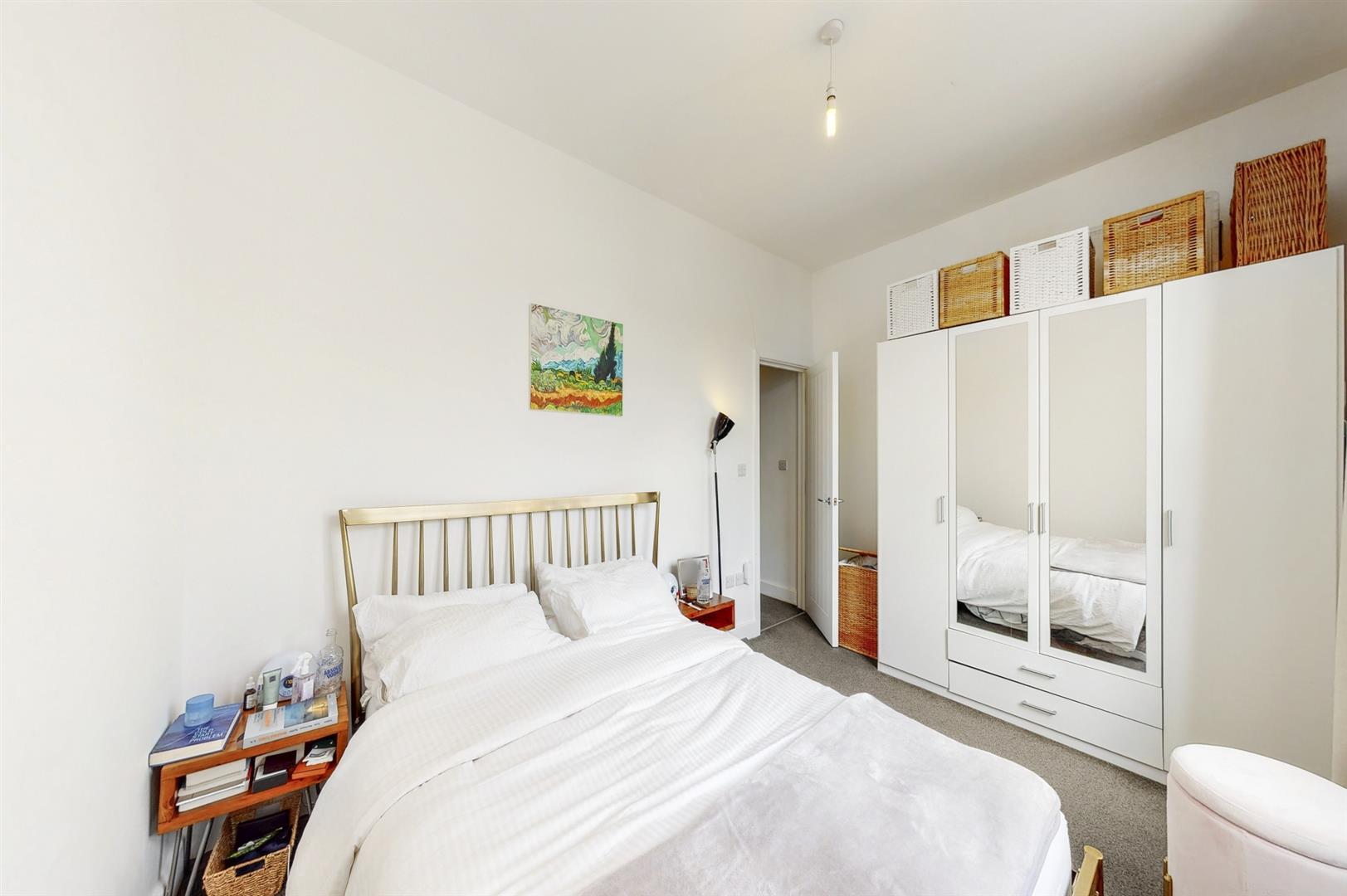 Flat Hackney Road in Greater London