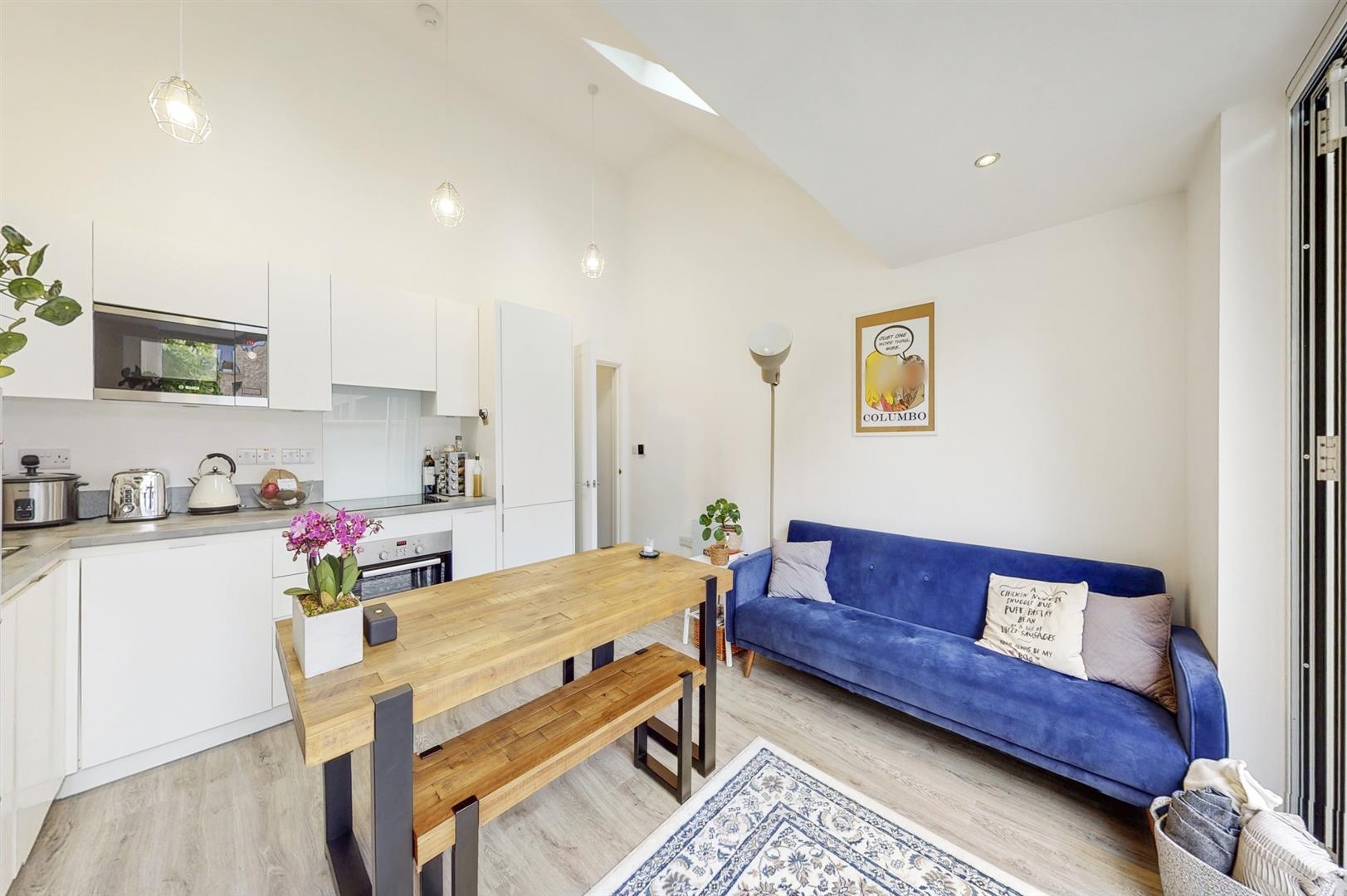 Flat Hackney Road in Greater London