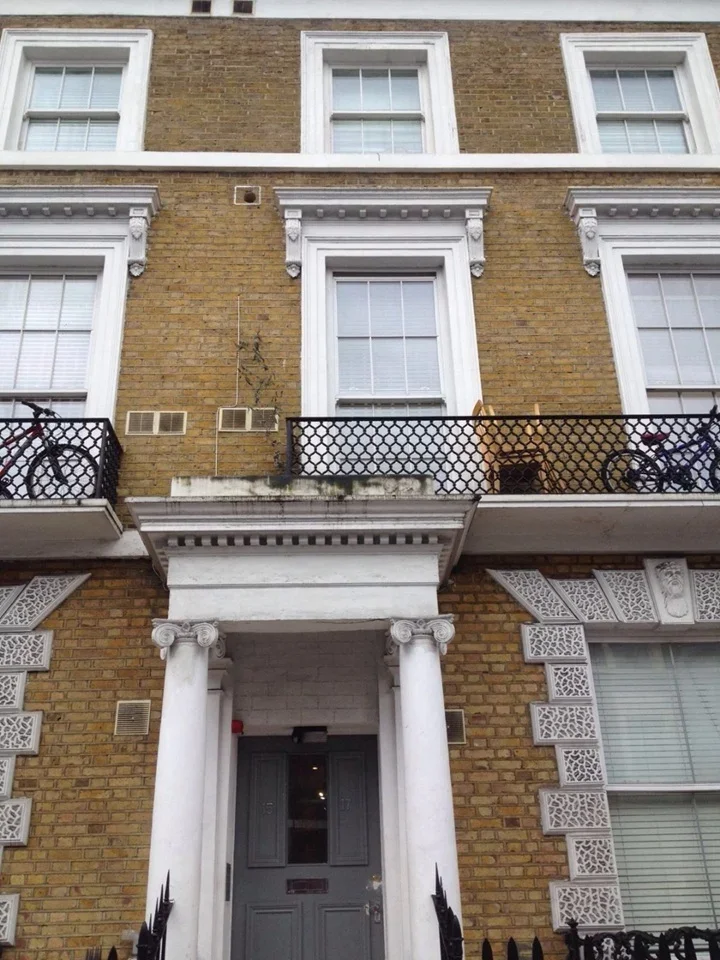 Flat Holland Road in Greater London