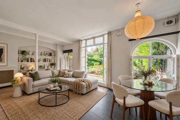 Flat Castelnau in Greater London