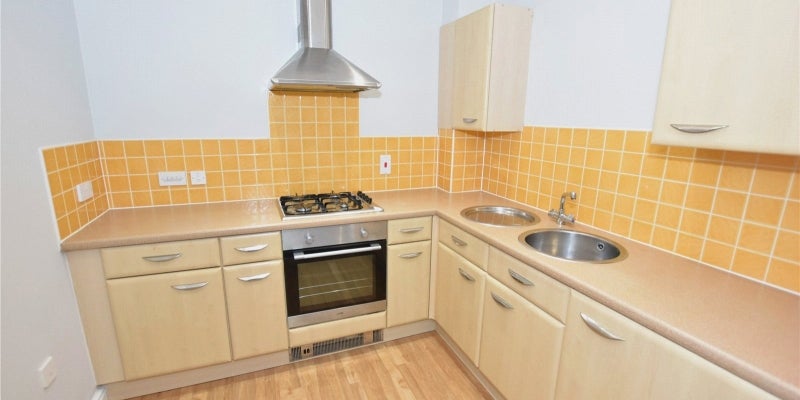Flat Ladybower Close in Moreton