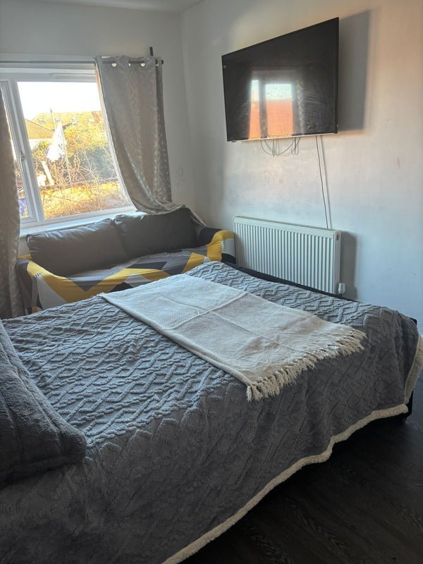 Room Dakin Close in Bristol