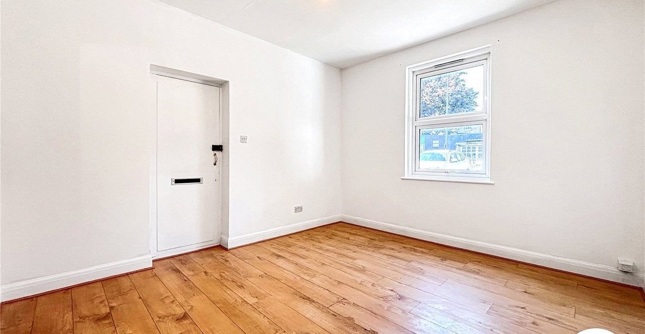 Flat Leafy Lane in Maidstone