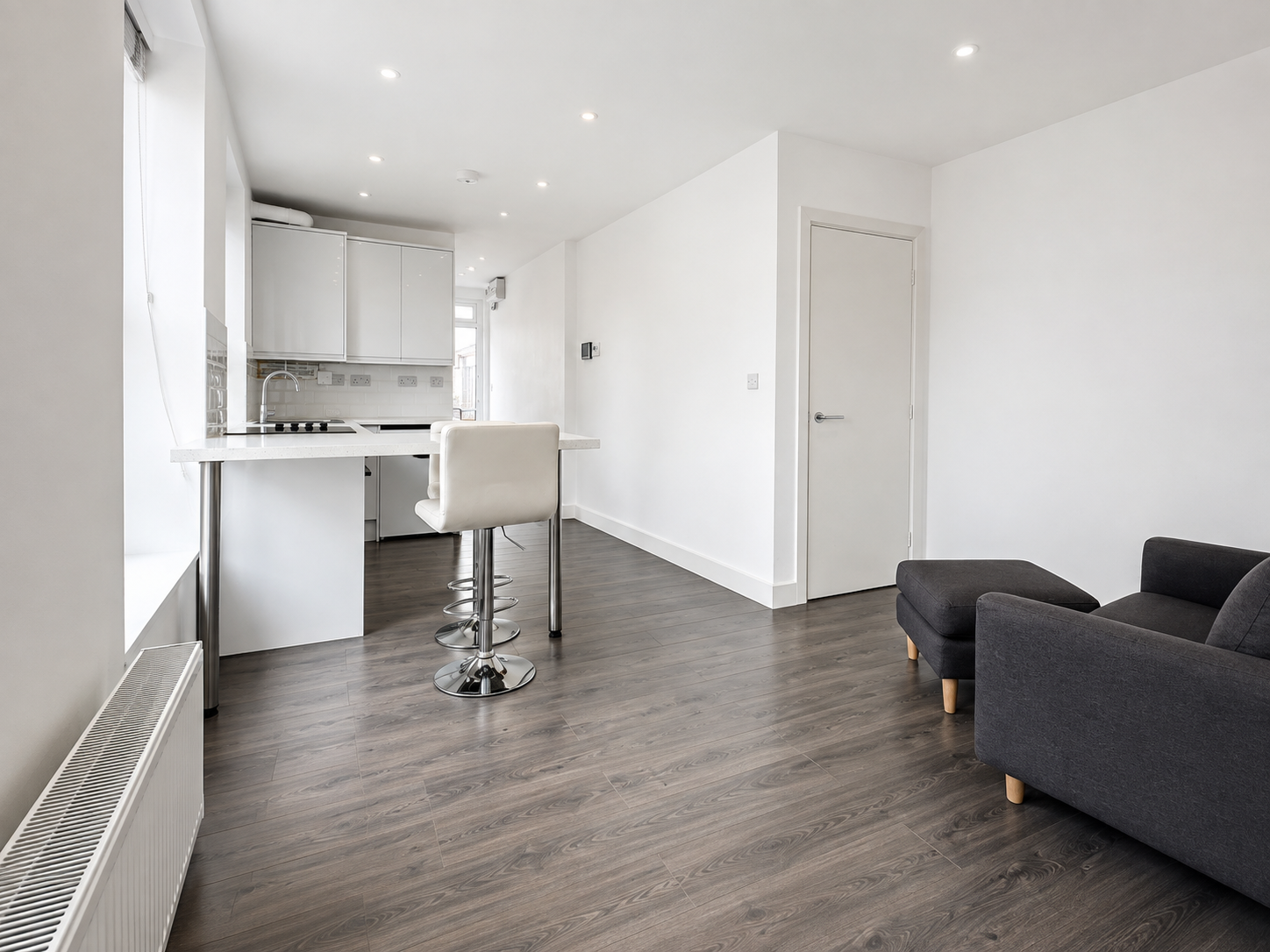 Flat Broadway in Greater London