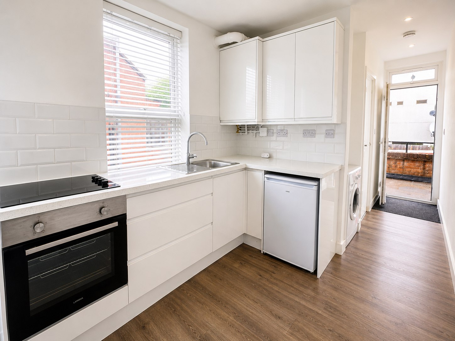Flat Broadway in Greater London