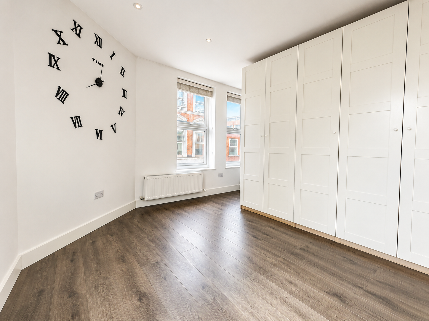 Flat Broadway in Greater London