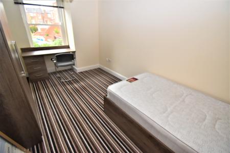 Flat Powers Court in Royal Leamington Spa