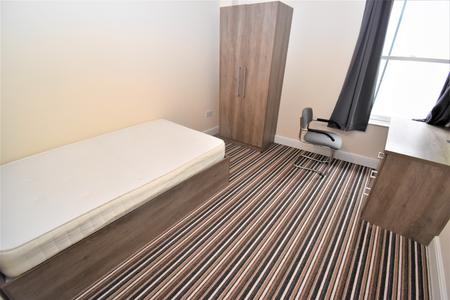 Flat Powers Court in Royal Leamington Spa