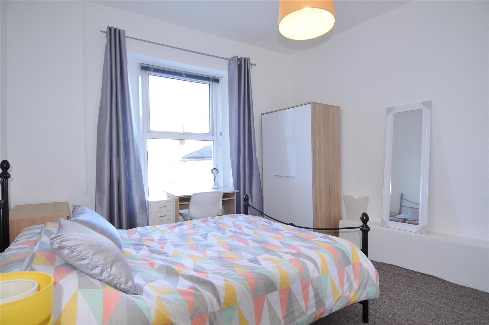 Room Mount Street in Plymouth