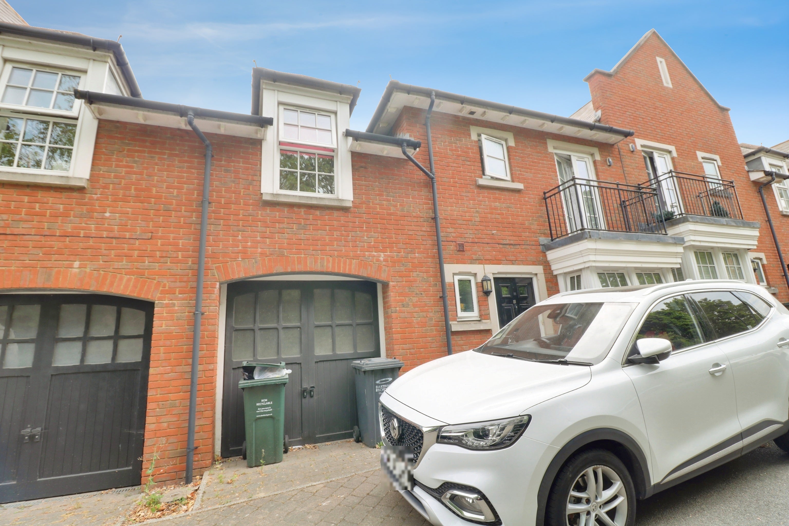 House Calcroft Avenue in Dartford
