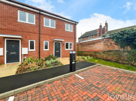 Flat Church Lane in North Kesteven