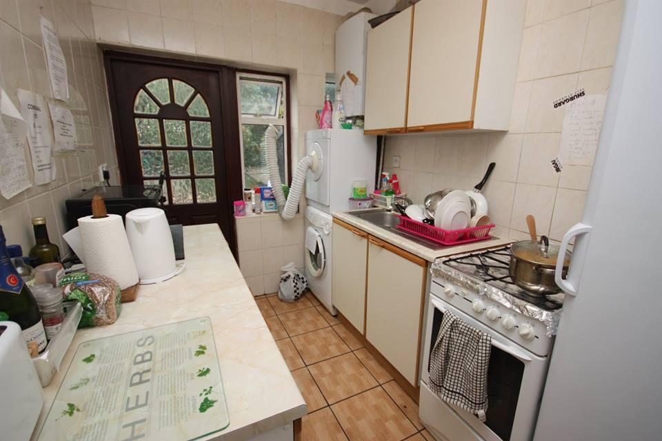 Room Hoylake Road in Greater London