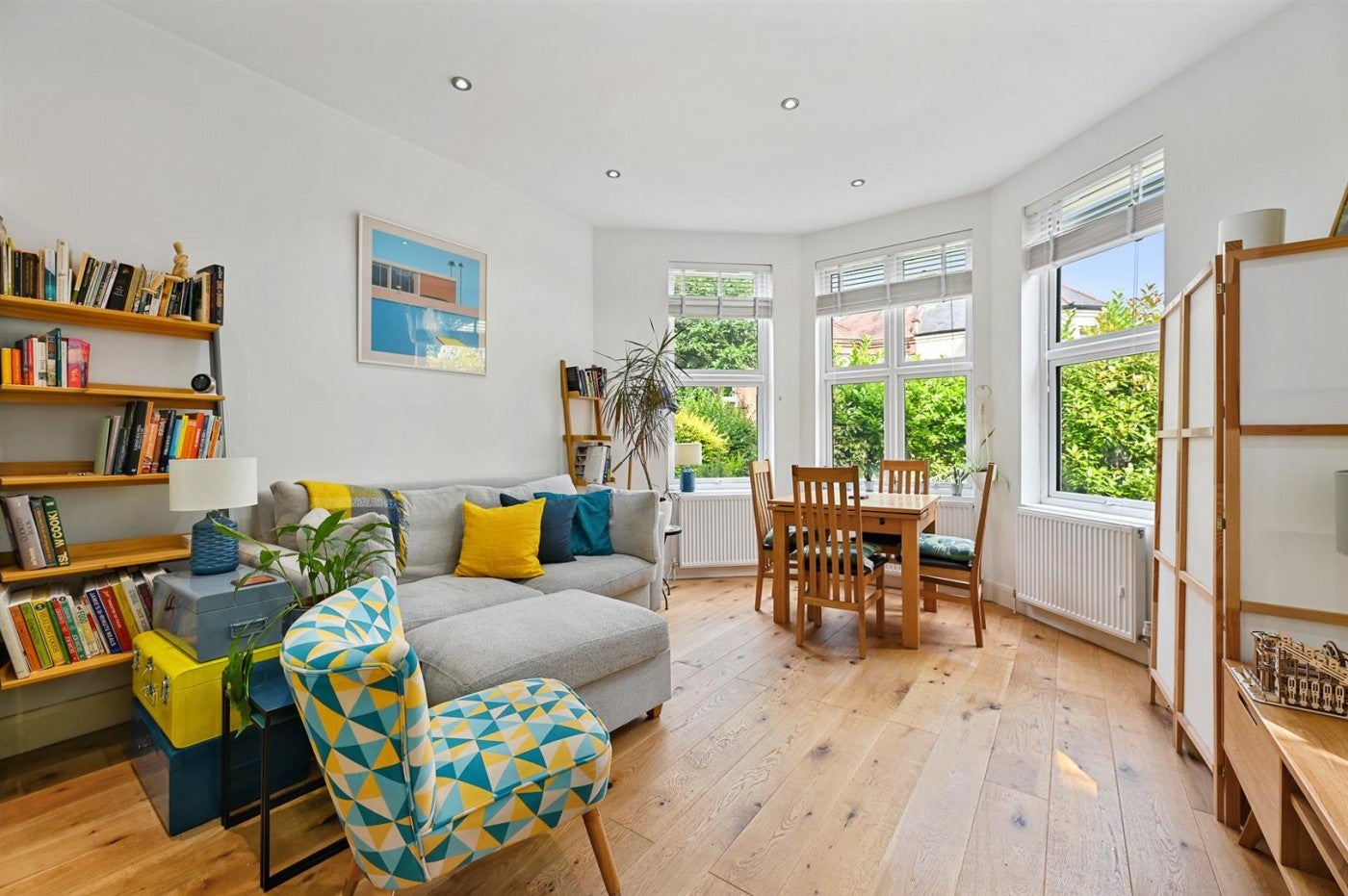 Flat Rondu Road in Greater London