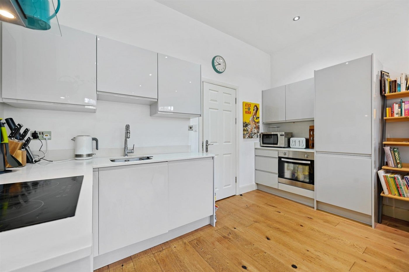 Flat Rondu Road in Greater London