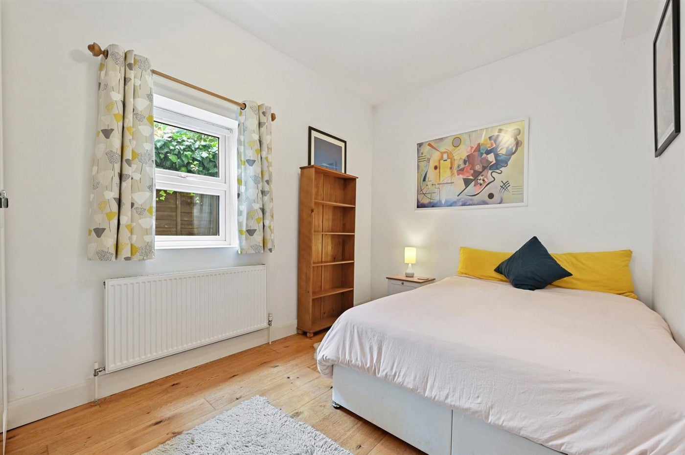 Flat Rondu Road in Greater London