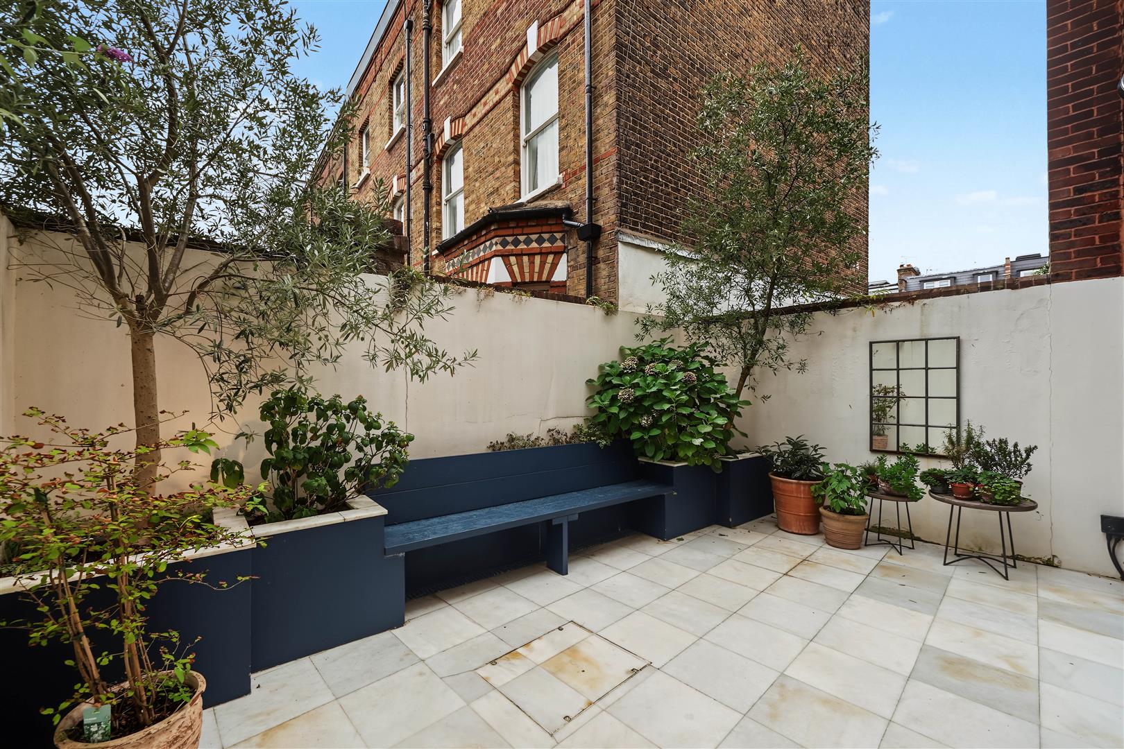 House Spencer Walk in Greater London