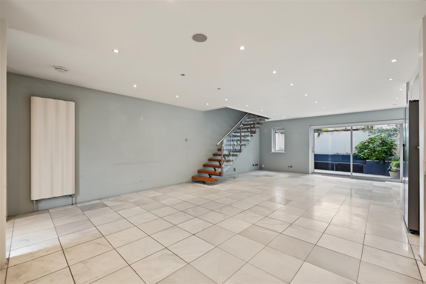 House Spencer Walk in Greater London