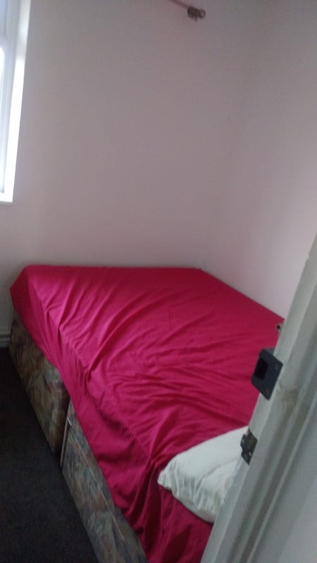 Room Gloucester Avenue in Chelmsford