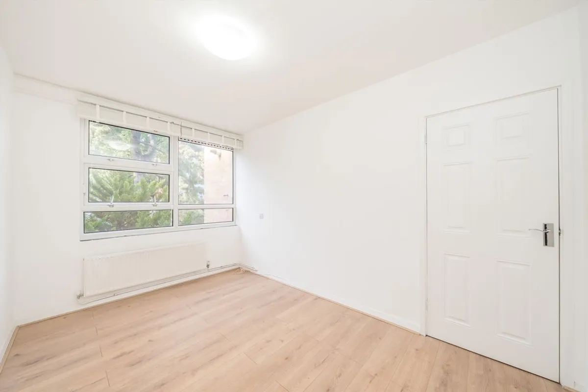 Flat Bucklands Road in Greater London
