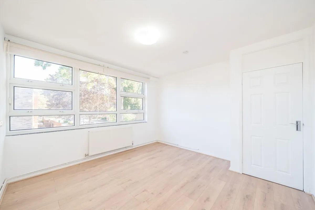 Flat Bucklands Road in Greater London