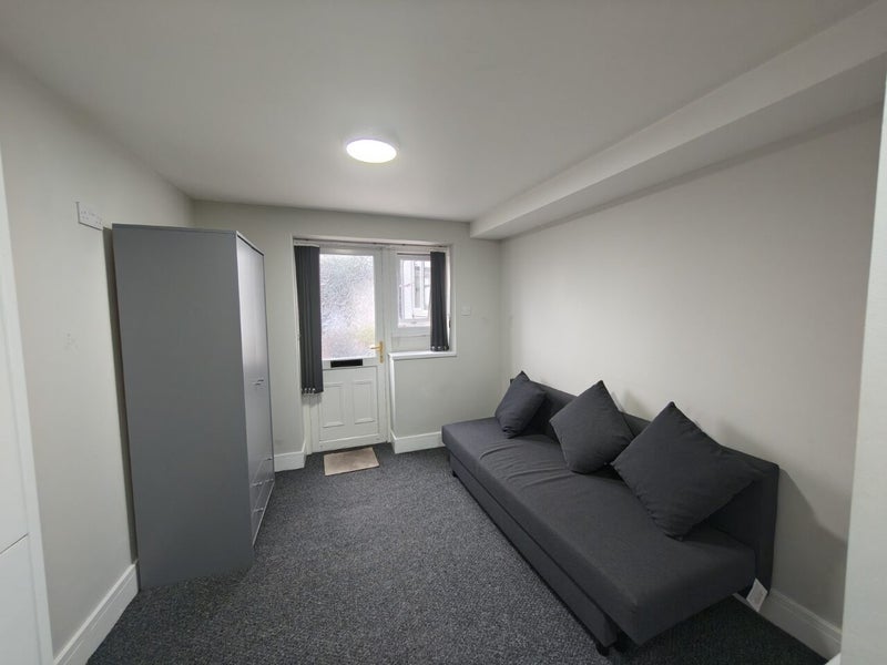 Flat Gwennyth Street in Cardiff