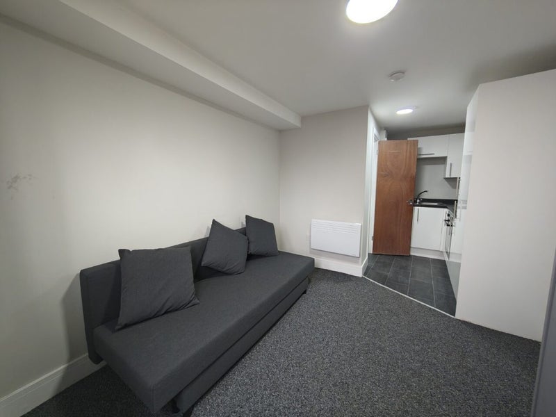 Flat Gwennyth Street in Cardiff
