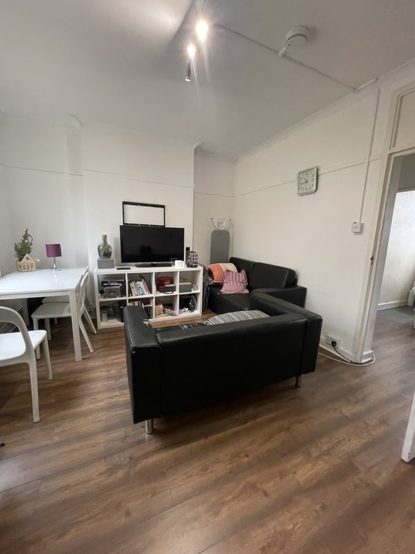 Room Sir Alexander Close in Greater London