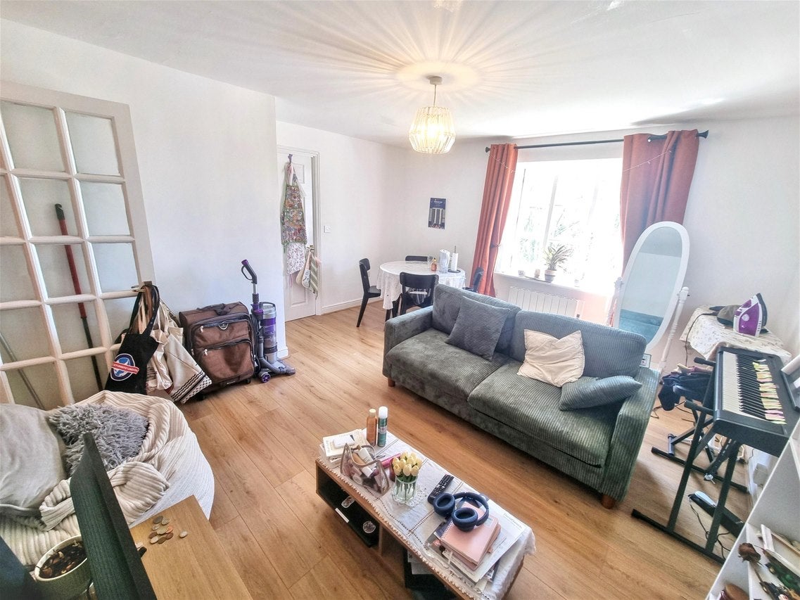 Flat Otter Close in Greater London