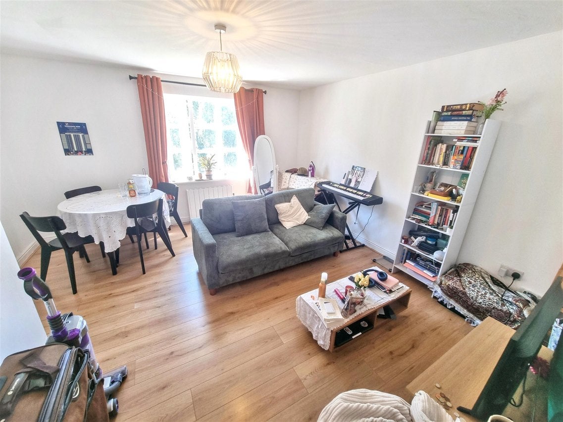 Flat Otter Close in Greater London