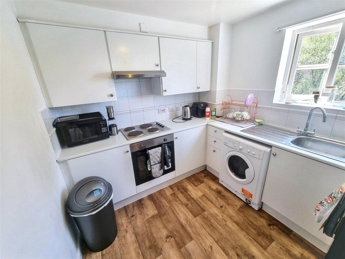 Flat Otter Close in Greater London