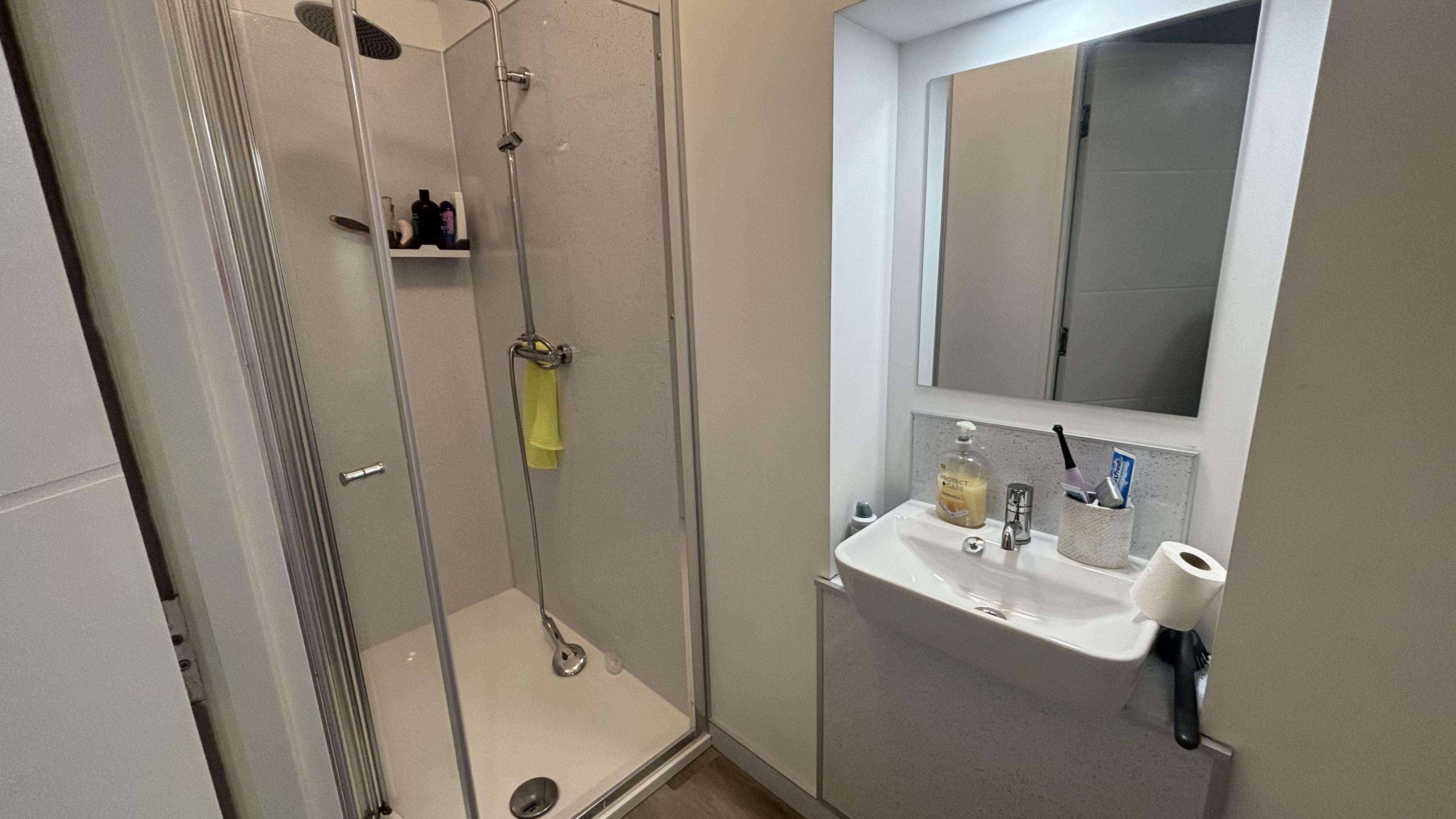 Room Thorntree Drive in Newcastle upon Tyne
