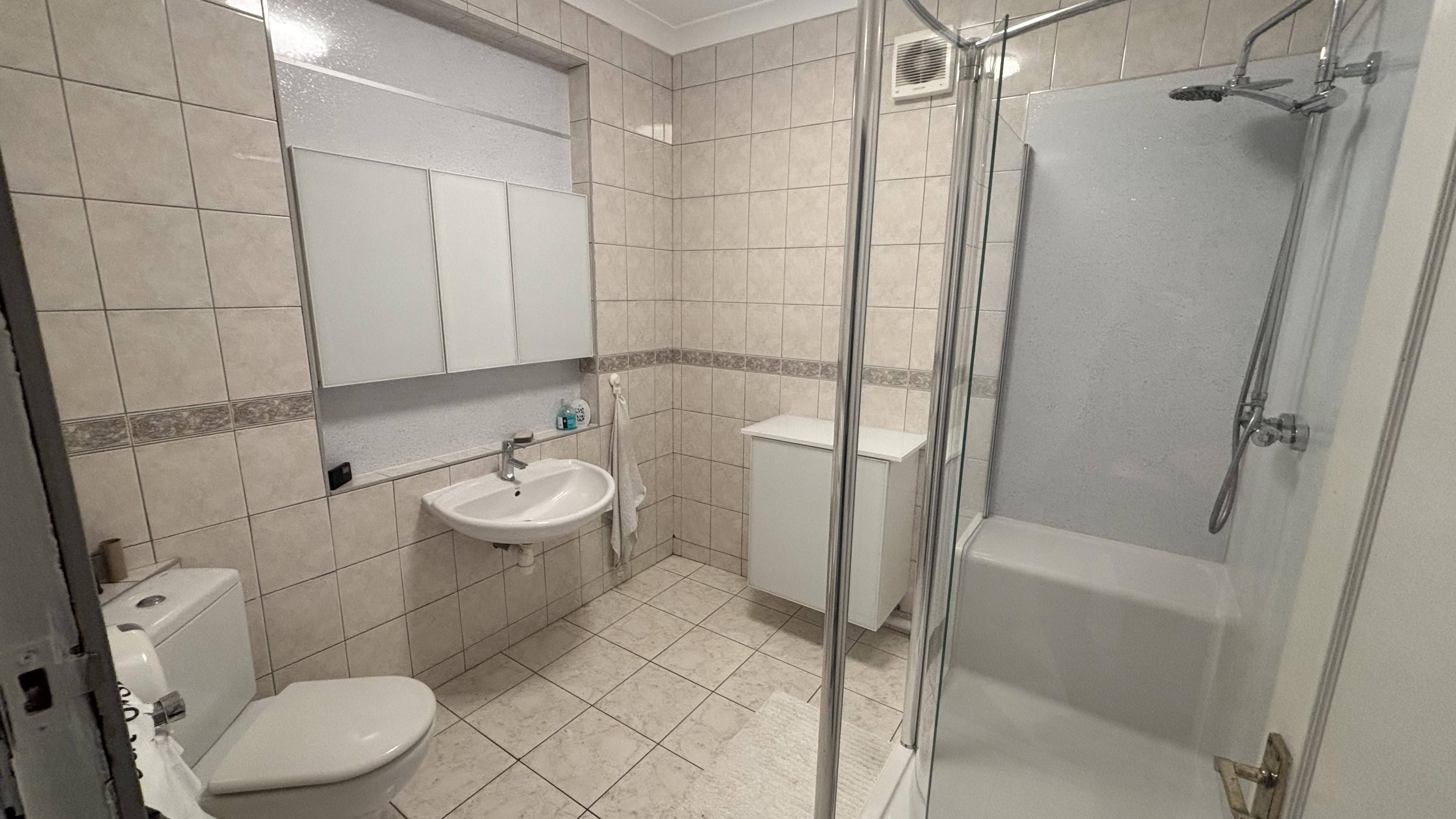 Room Thorntree Drive in Newcastle upon Tyne