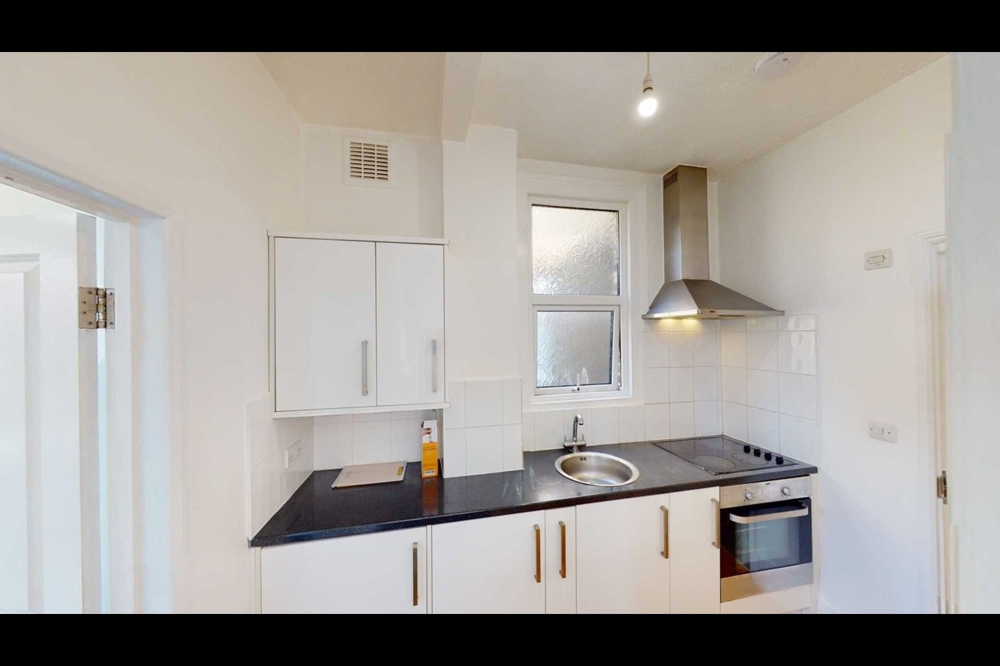 Flat Robinson Road in Greater London