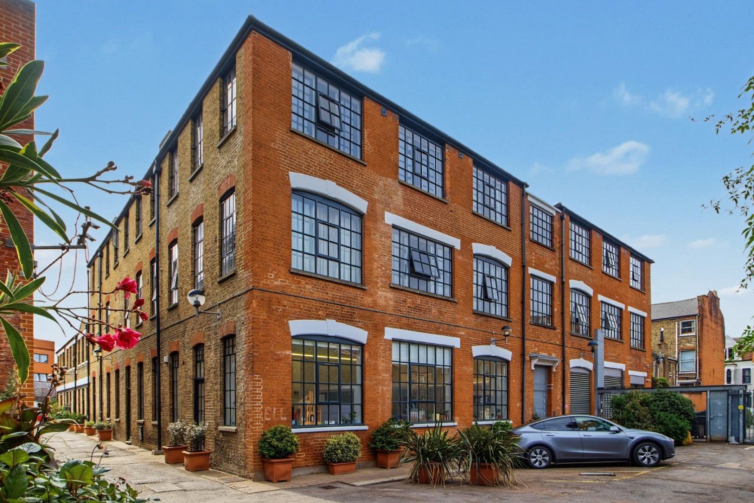 Flat Indigo Mews in Greater London