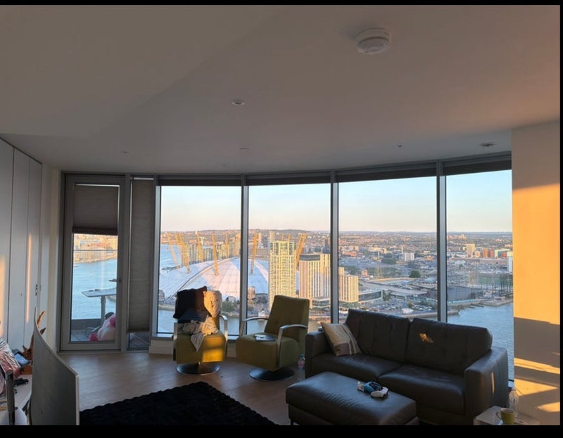 Room Biscayne Avenue in Greater London