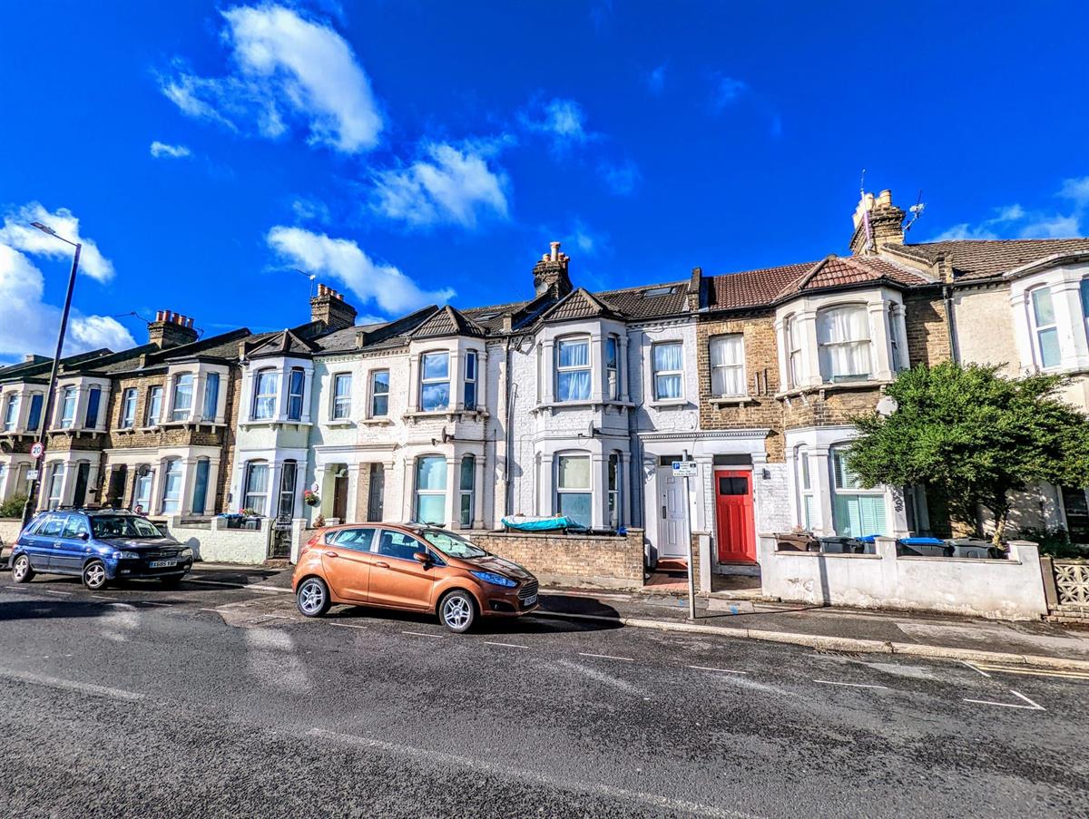 Flat York Road in Greater London