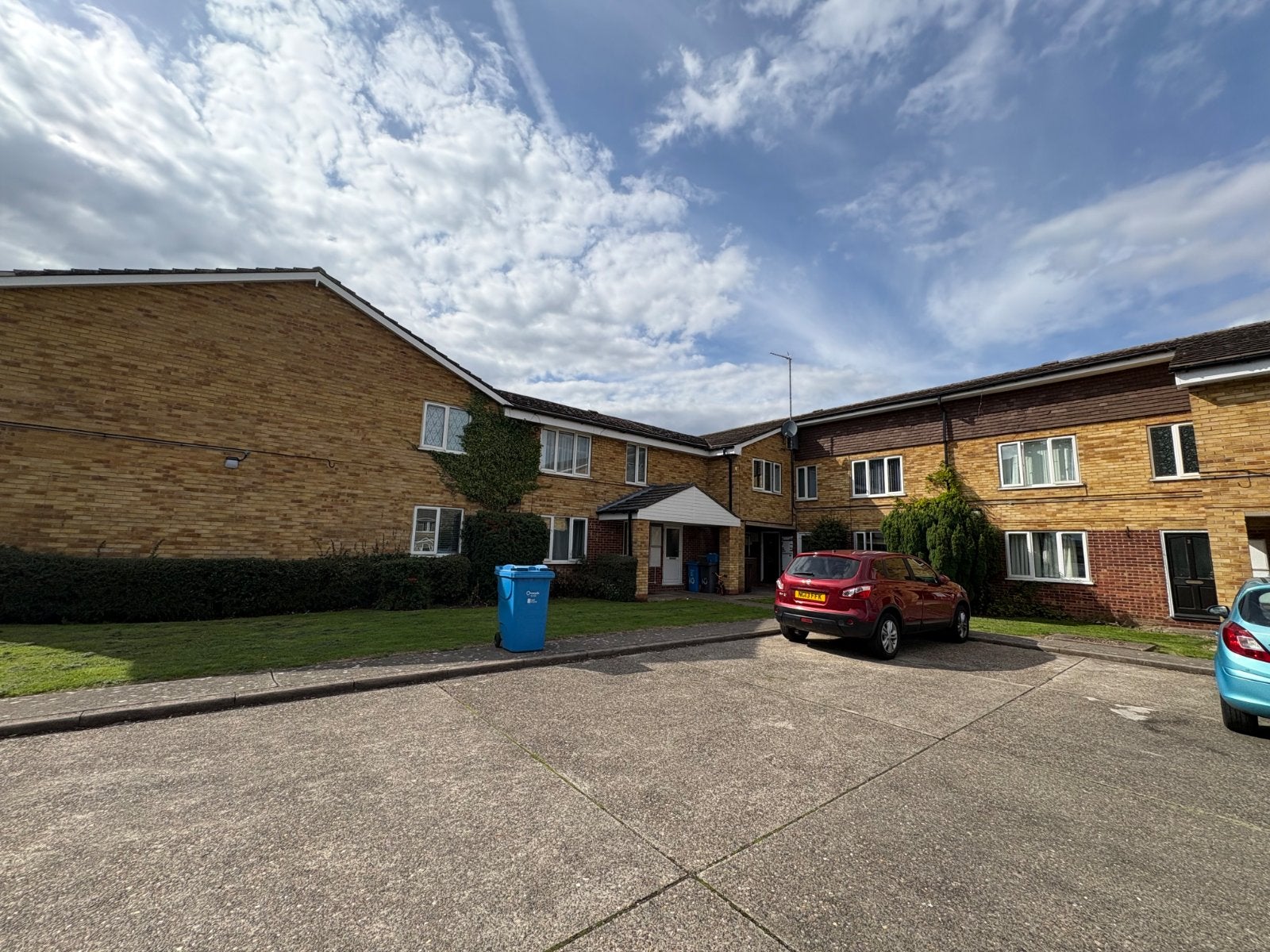 Flat Bronte Court in Hull