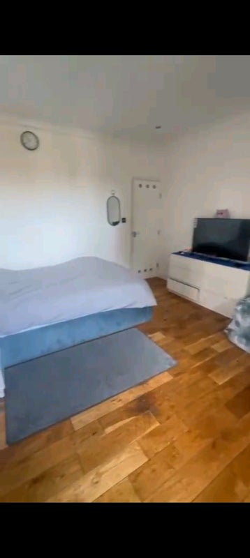 Room Romford Road in Greater London