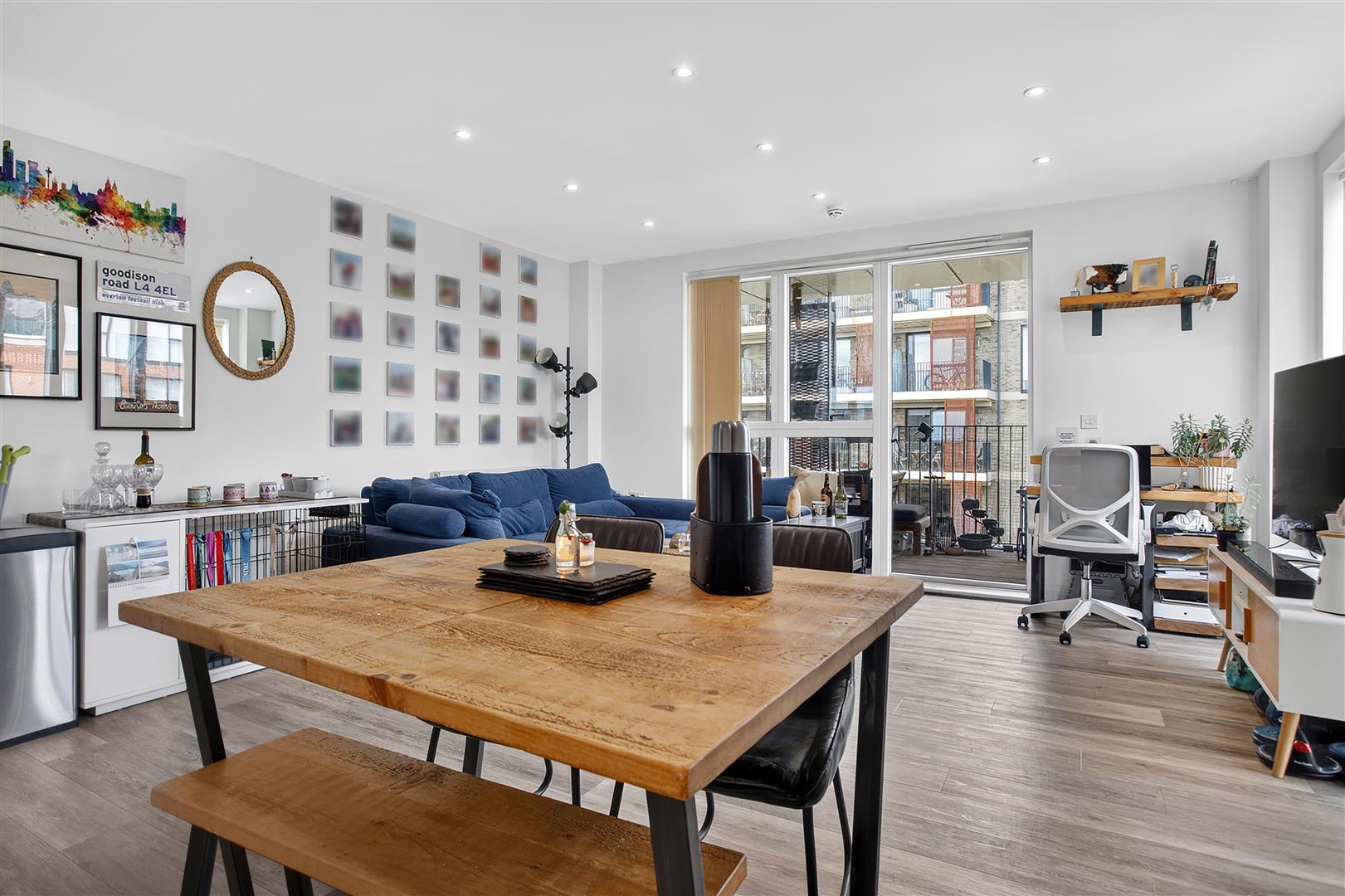 Flat Scena Way in Greater London
