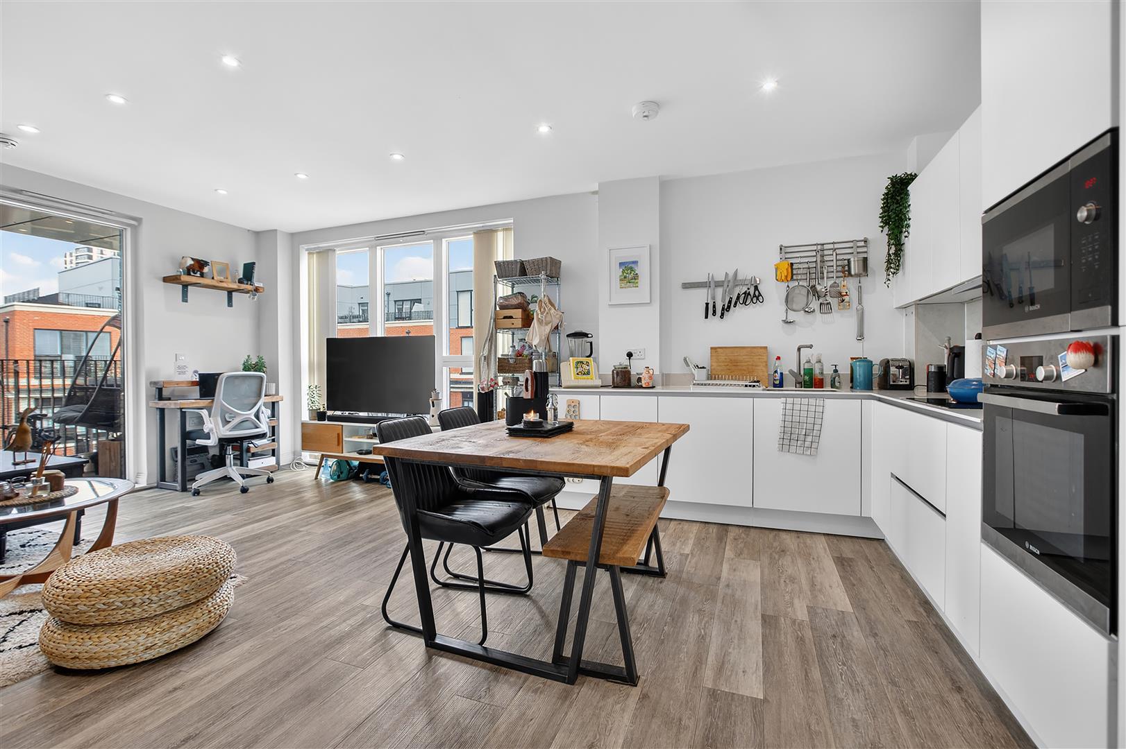 Flat Scena Way in Greater London