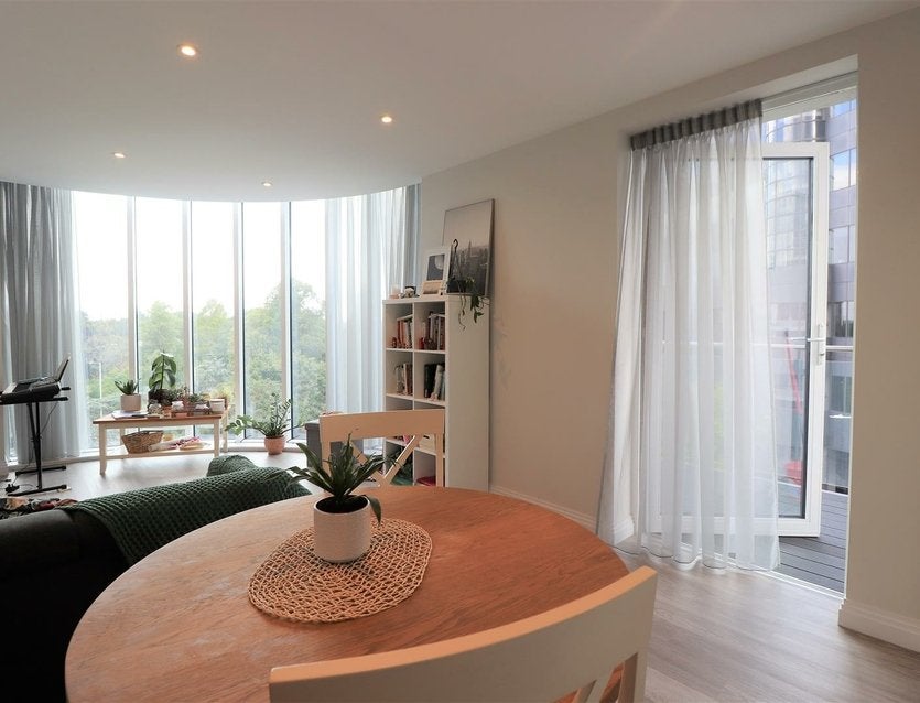 Flat Harefield Road in Greater London