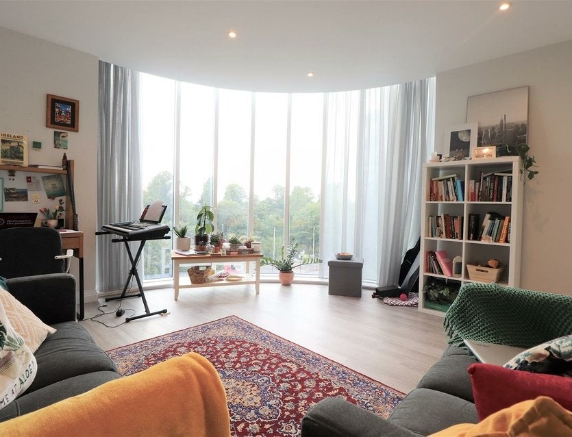 Flat Harefield Road in Greater London