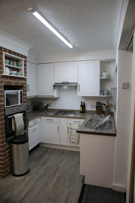 Room Goliath Road in Poole