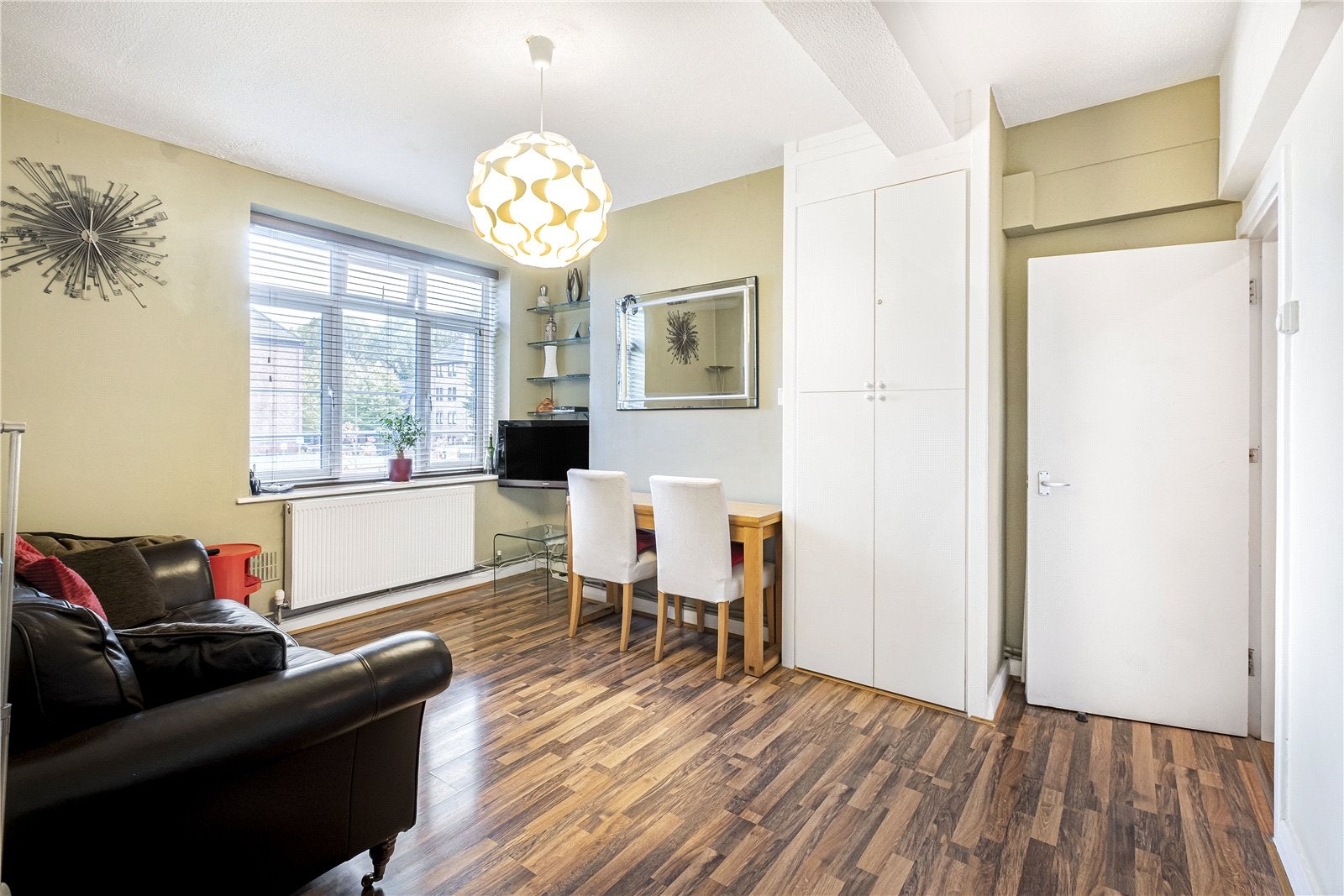 Flat Aberdour Street in Greater London